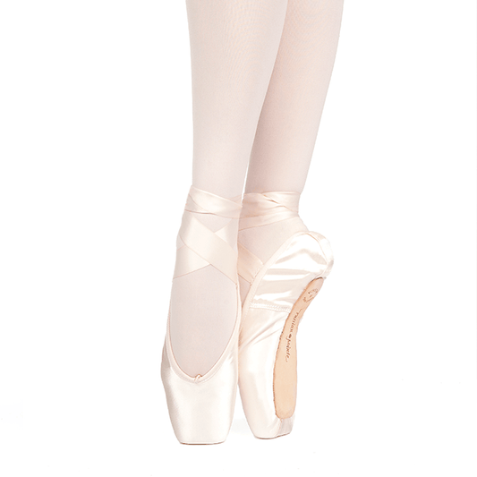 En pointe discount dance store